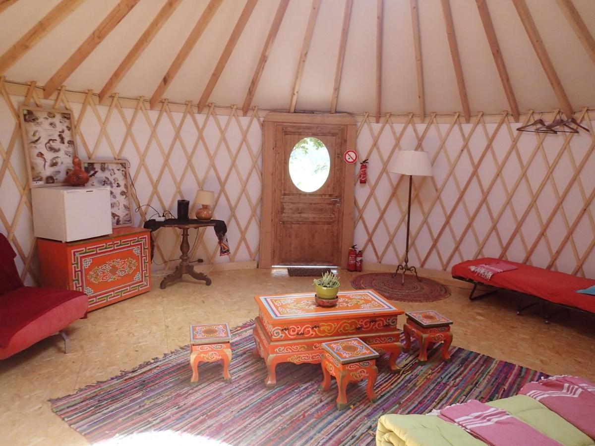 Eco-Hotel Et Yourtes Du Mercantour Guillaumes Bagian luar foto