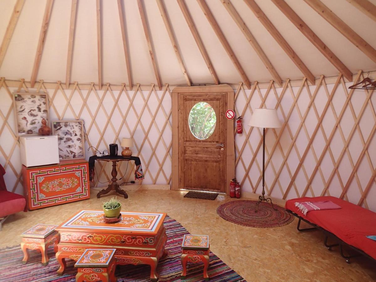 Eco-Hotel Et Yourtes Du Mercantour Guillaumes Bagian luar foto