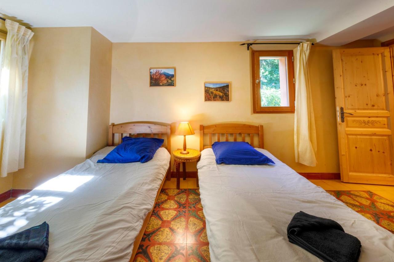 Eco-Hotel Et Yourtes Du Mercantour Guillaumes Bagian luar foto