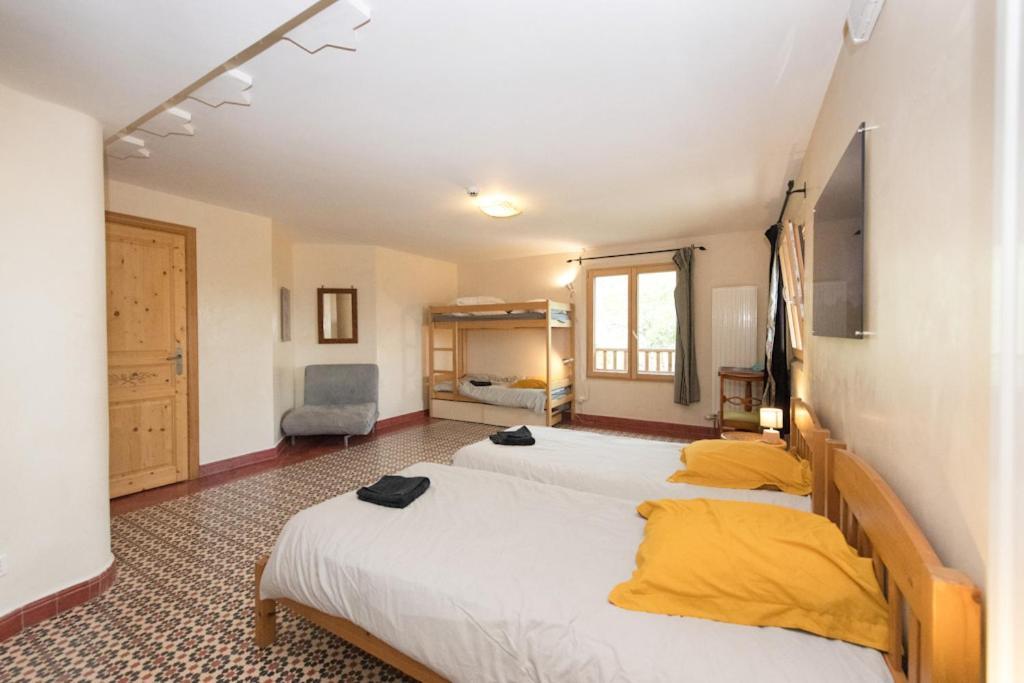 Eco-Hotel Et Yourtes Du Mercantour Guillaumes Bagian luar foto