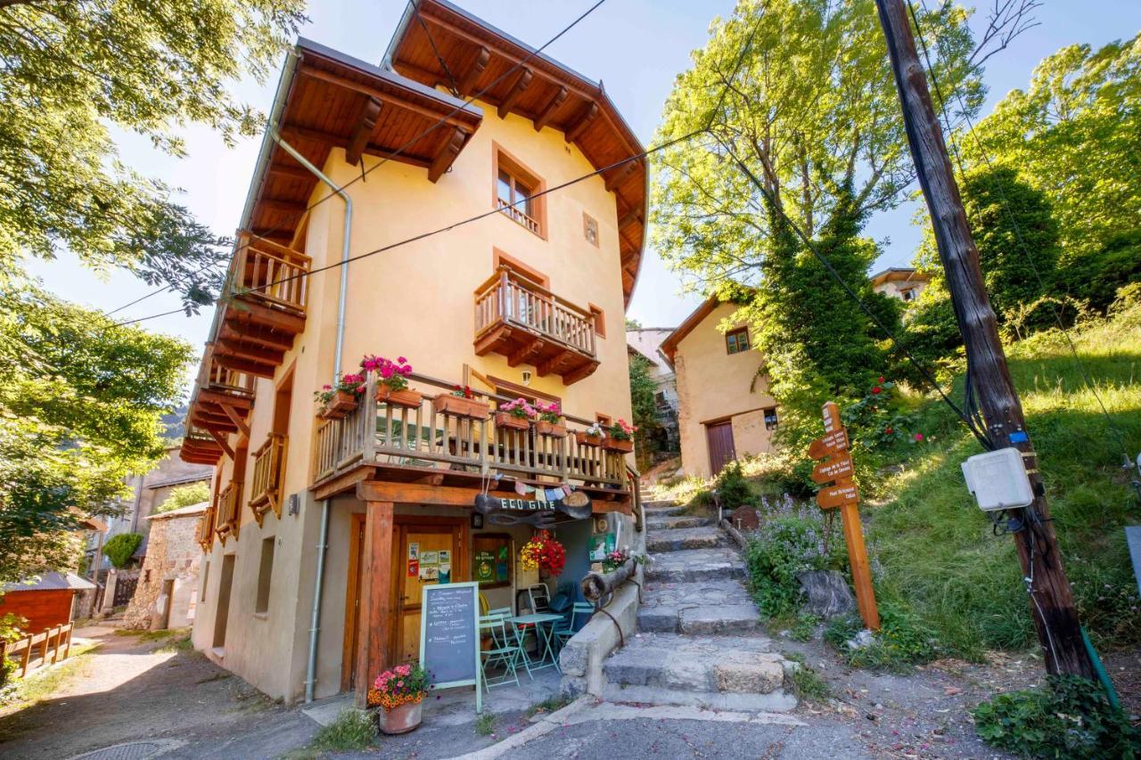 Eco-Hotel Et Yourtes Du Mercantour Guillaumes Bagian luar foto