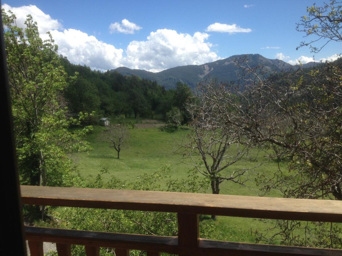 Eco-Hotel Et Yourtes Du Mercantour Guillaumes Bagian luar foto